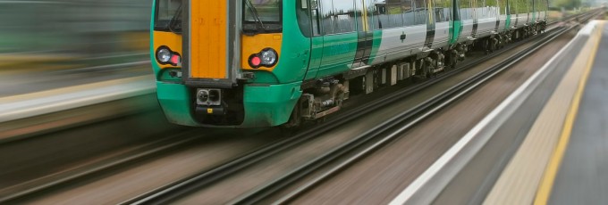 Conectores y contactos que intervienen en el transporte público ferroviario