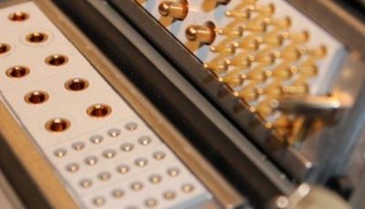 Cables and connectors for power supply and signal transmission in pressure electronics